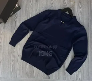 Snug v-Neck Fashion Piece