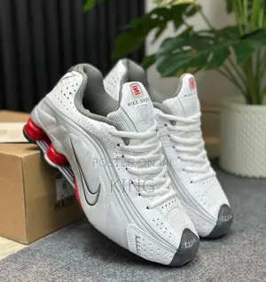 Nike Shox R4 Running Shoes. Signature Impact