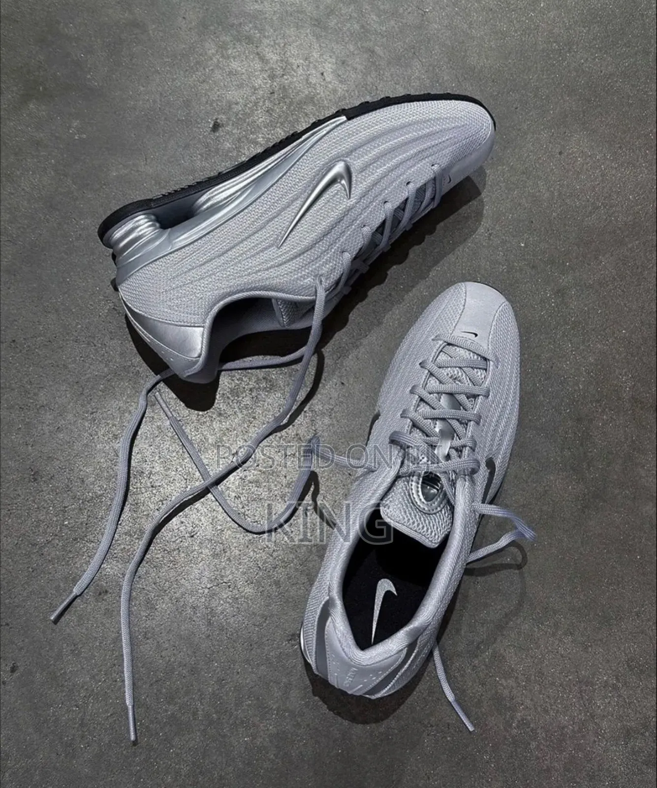 Nike Shox Z Metallic Silver Sneaker.