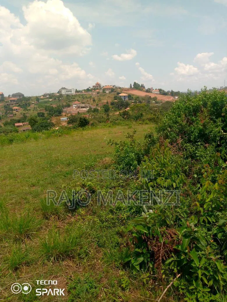 Land in Namuyenje