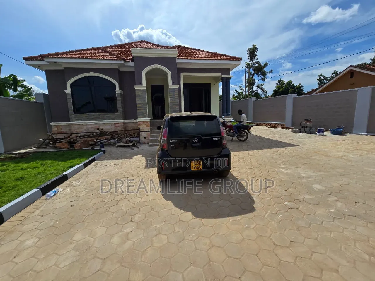 Furnished 5bdrm Mansion in Kira for sale