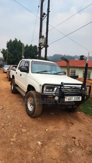 Toyota Hilux 2000 Gray