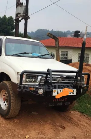 Toyota Hilux 2000 Gray