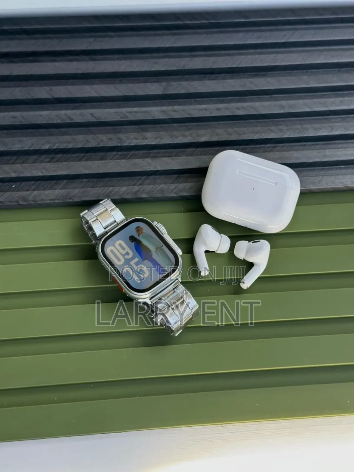 I20 Ultra Max Smartwatch | 7 Straps + Earbuds + Case