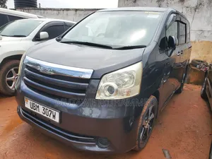 Toyota Noah 2010 Gray