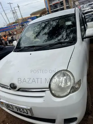 Toyota Sienta 2007 White