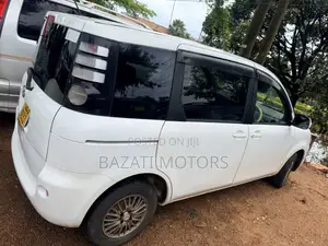 Toyota Sienta 2007 White