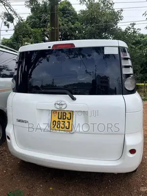 Toyota Sienta 2007 White