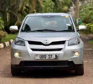 Toyota IST 2010 Silver