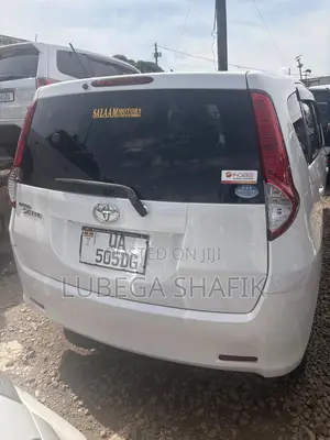 Toyota Passo Sette 2011 Silver