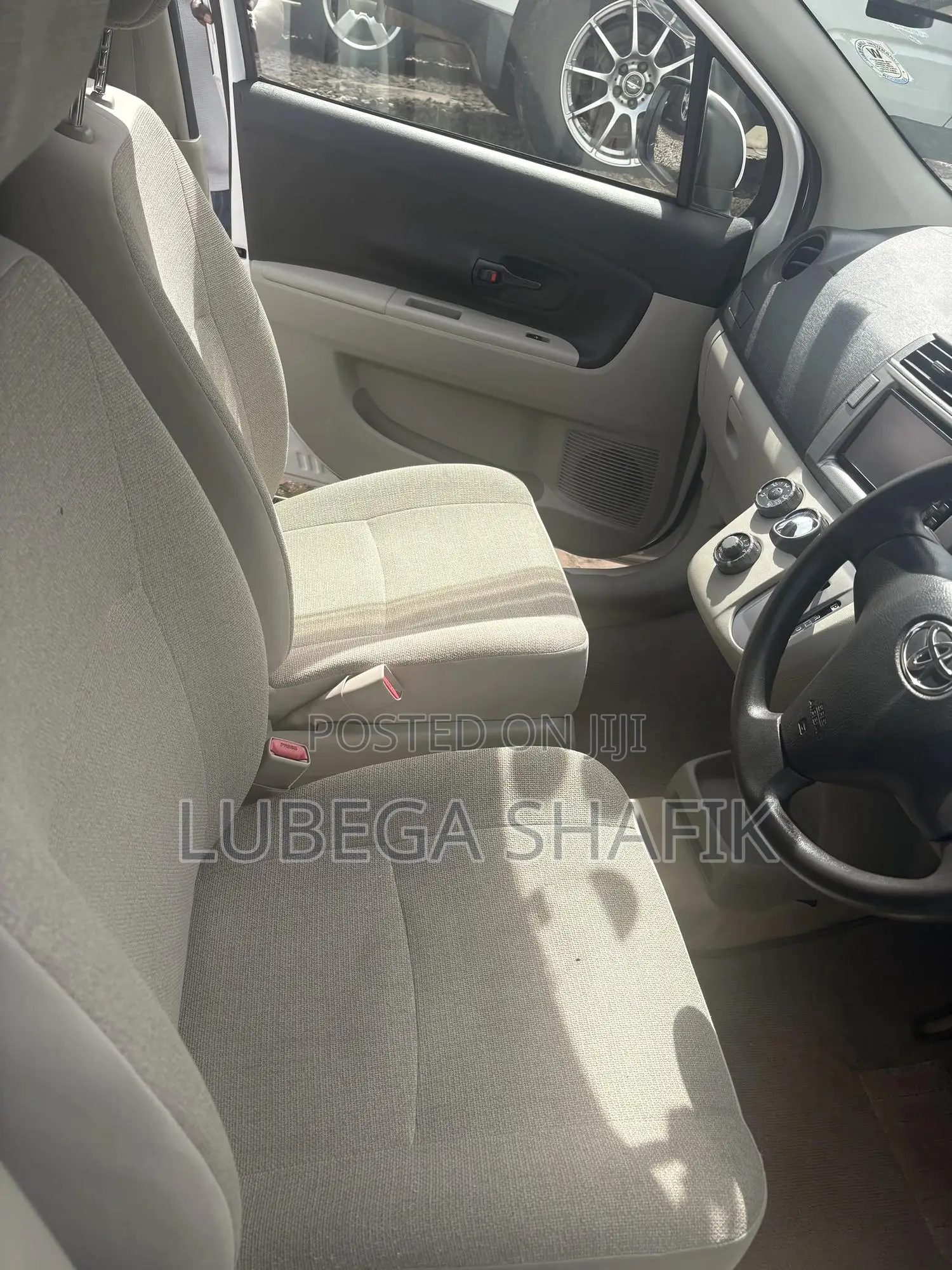 Toyota Passo Sette 2011 Silver