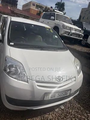 Toyota Passo Sette 2011 Silver