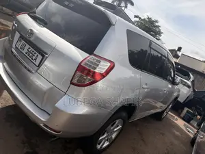 Toyota Vanguard 2010 Silver