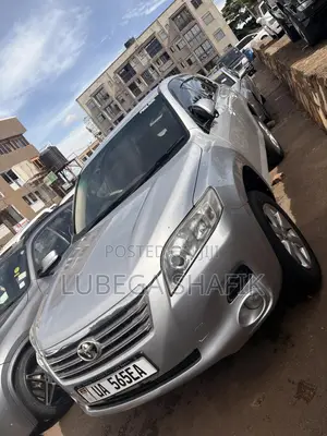 Toyota Vanguard 2010 Silver