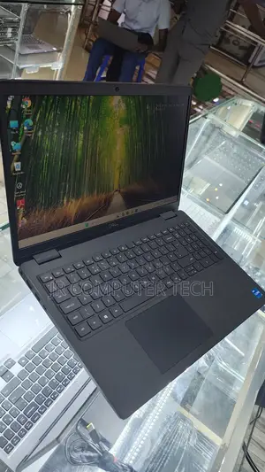 Laptop Dell Latitude 3520 8GB Intel Core i5 SSD 256GB