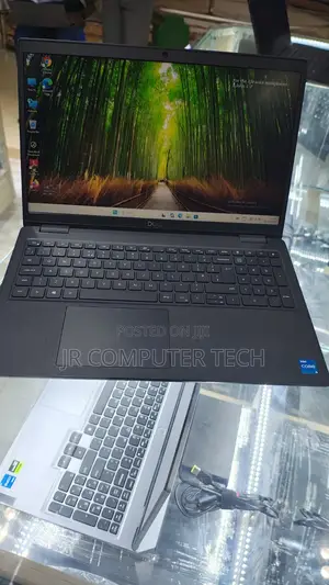 Laptop Dell Latitude 3520 8GB Intel Core i5 SSD 256GB