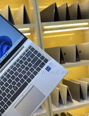 New Laptop HP EliteBook 840 G8 16GB Intel Core i7 SSD 512GB