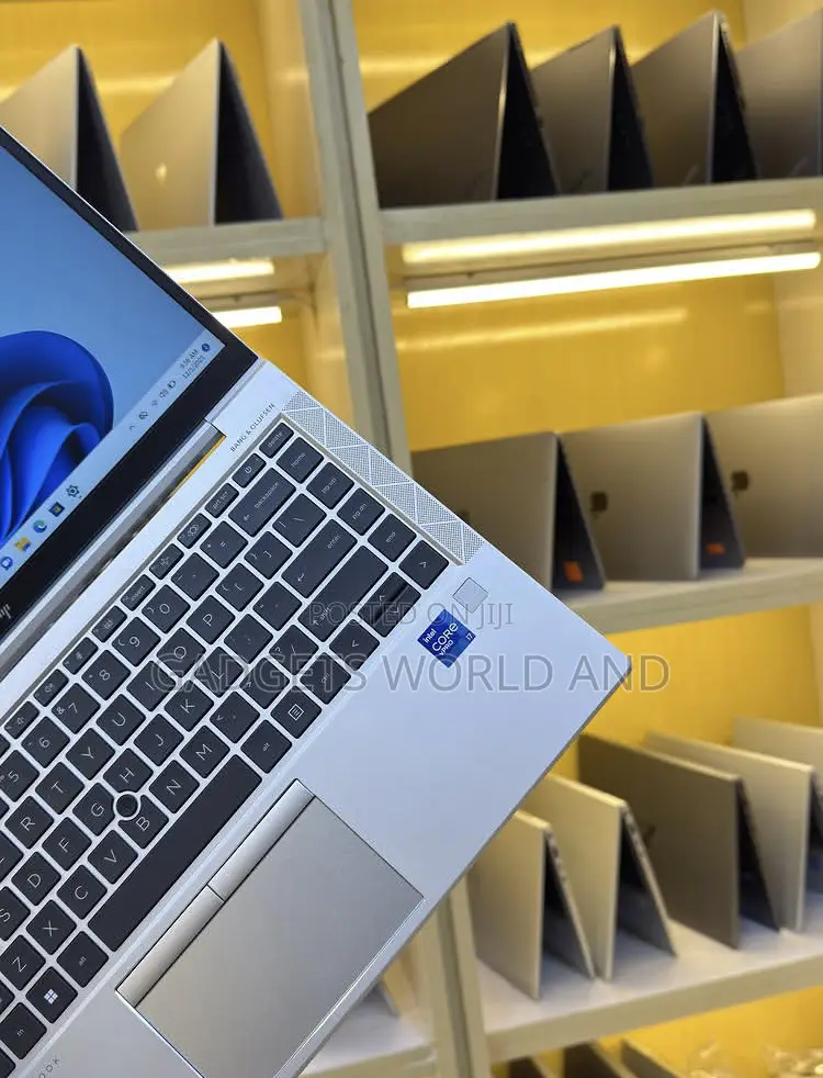 New Laptop HP EliteBook 840 G8 16GB Intel Core i7 SSD 512GB