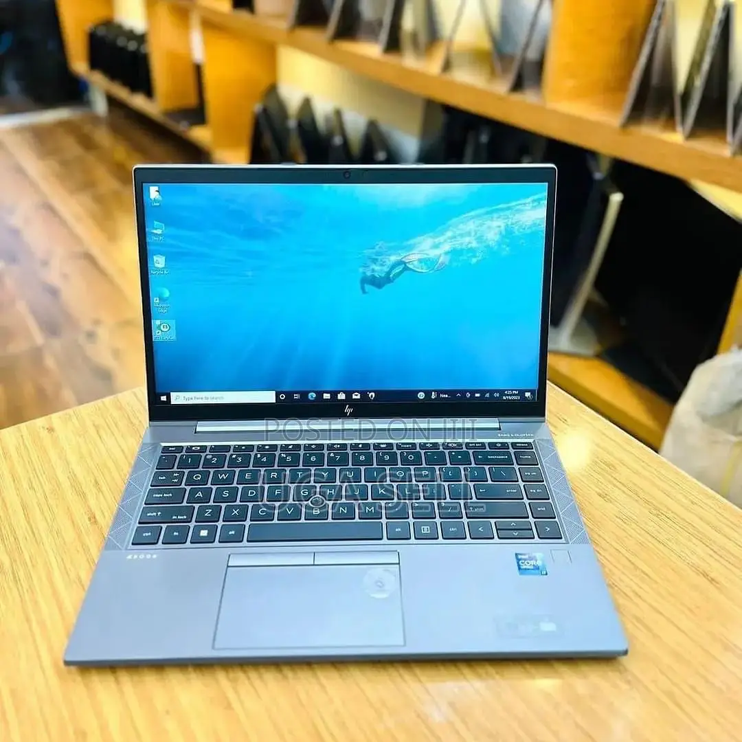 New Laptop HP ZBook Firefly G8 16GB Intel Core i7 SSD 512GB