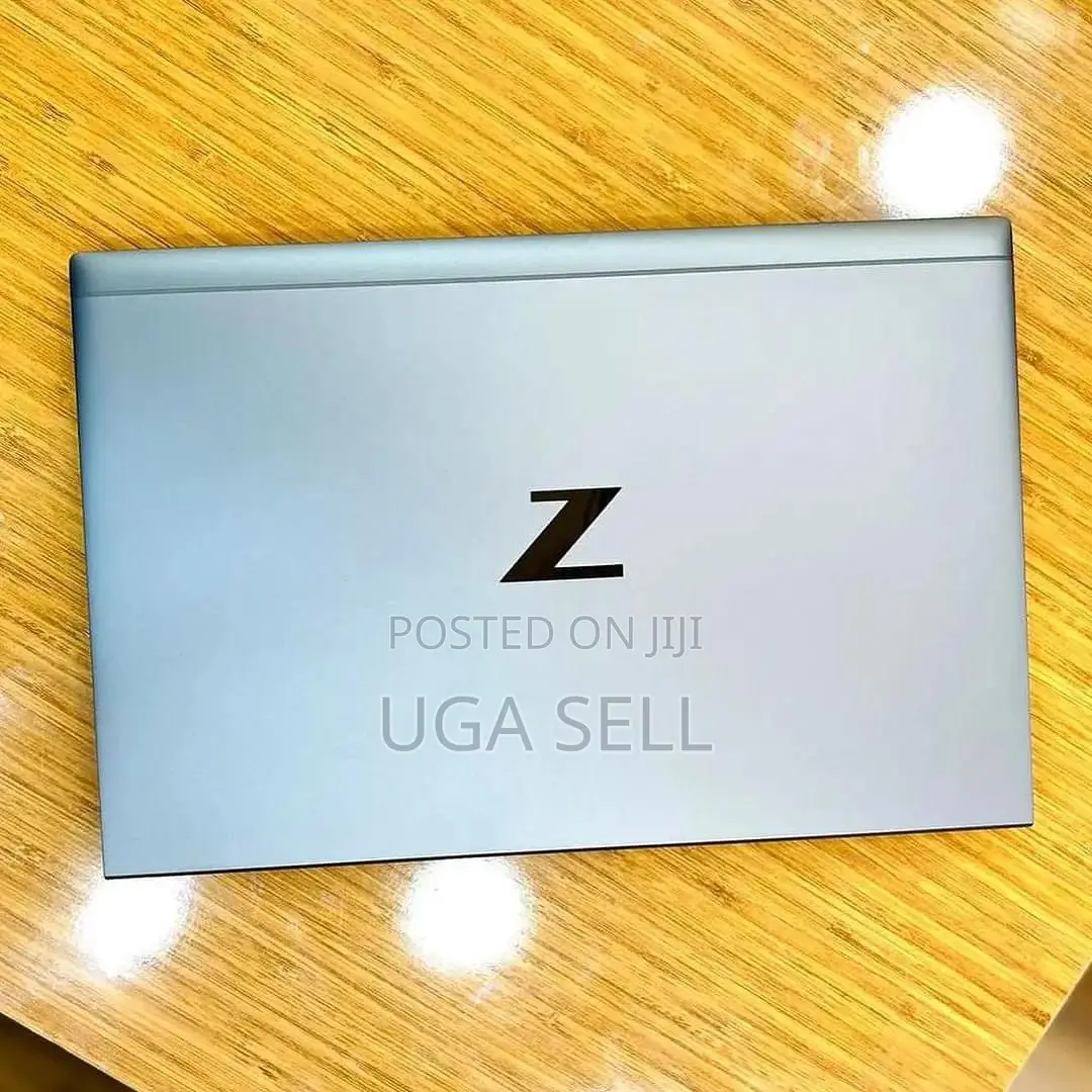 New Laptop HP ZBook Firefly G8 16GB Intel Core i7 SSD 512GB