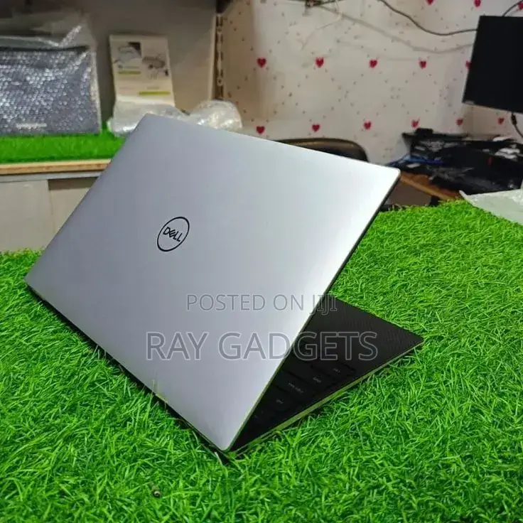New Laptop Dell XPS 13 (9350) 8GB Intel Core i7 SSD 256GB