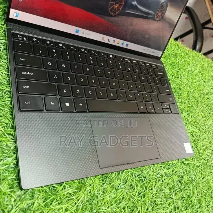 New Laptop Dell XPS 13 (9350) 8GB Intel Core i7 SSD 256GB