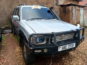Toyota Hilux 2000 Silver