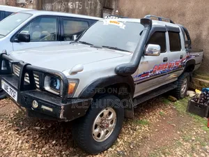 Toyota Hilux 2000 Silver