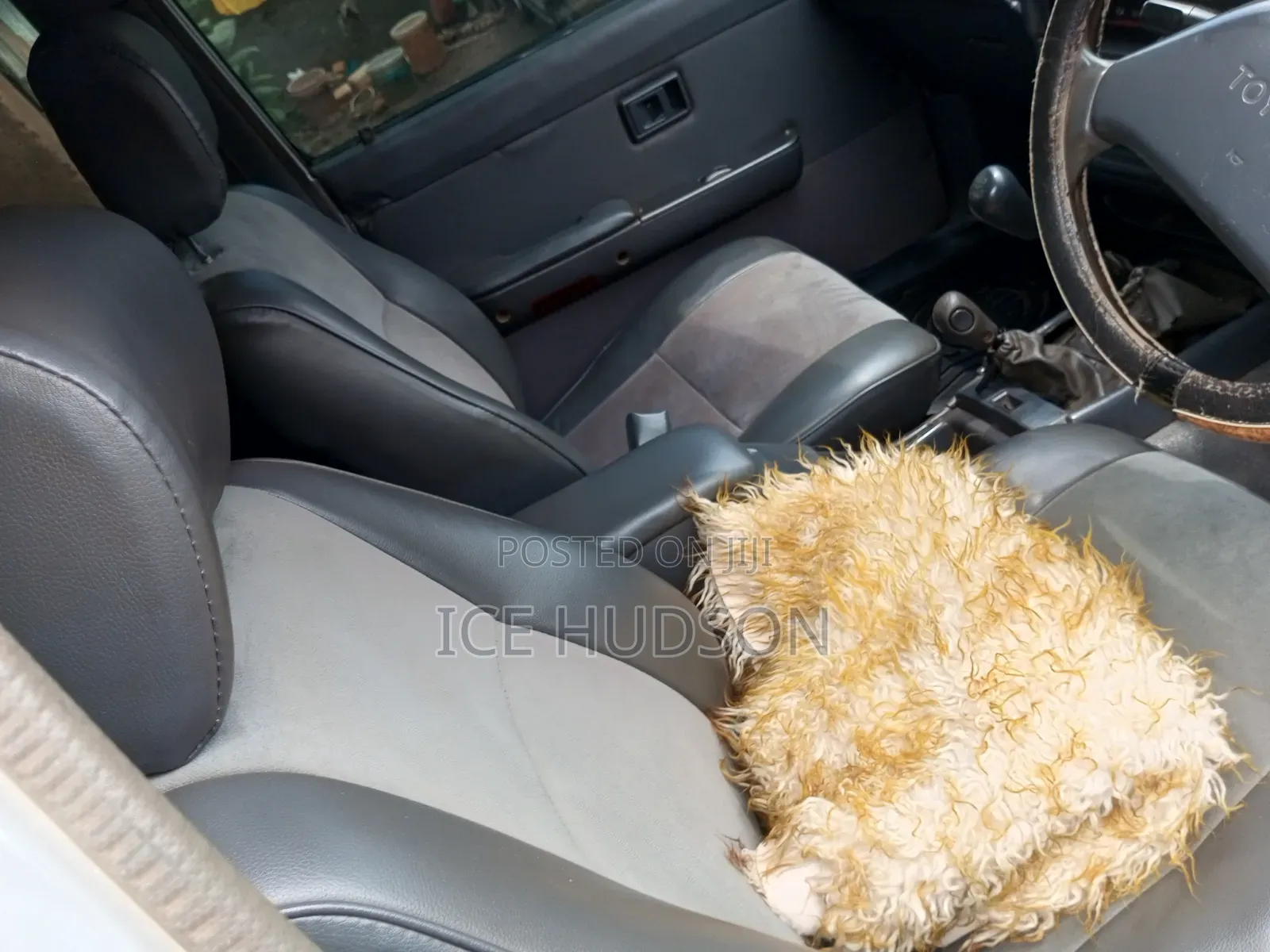 Toyota Hilux 2000 Silver