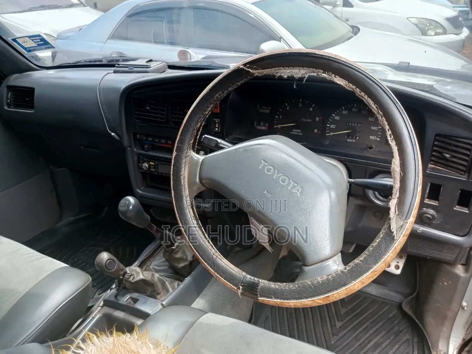 Toyota Hilux 2000 Silver
