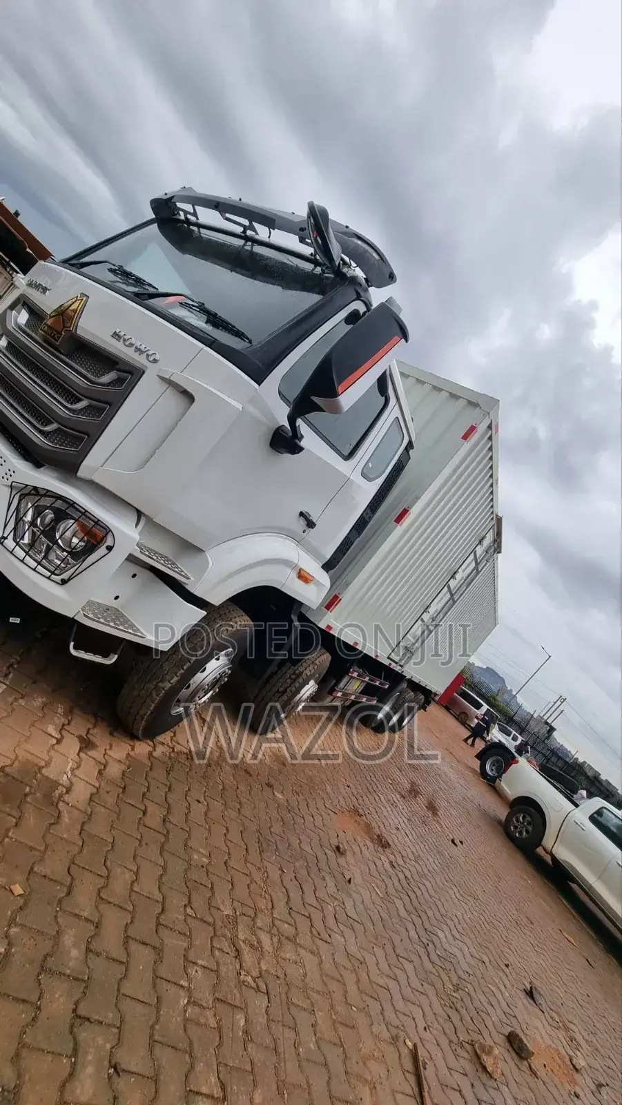 Sinotruk Howo 16tyre Cargo Truck