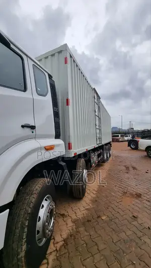 Sinotruk Howo 16tyre Cargo Truck