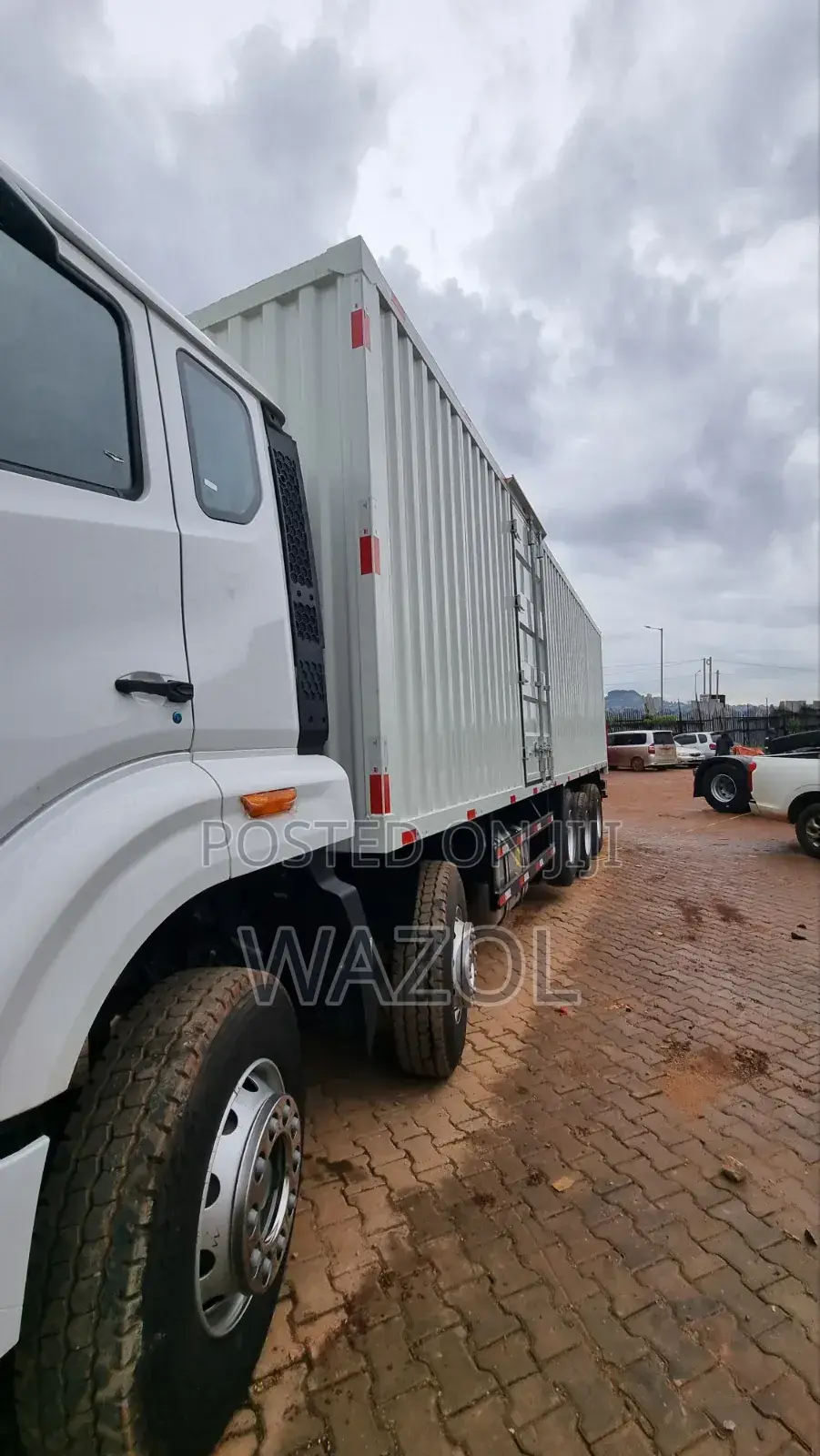 Sinotruk Howo 16tyre Cargo Truck