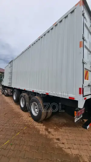 Sinotruk Howo 16tyre Cargo Truck
