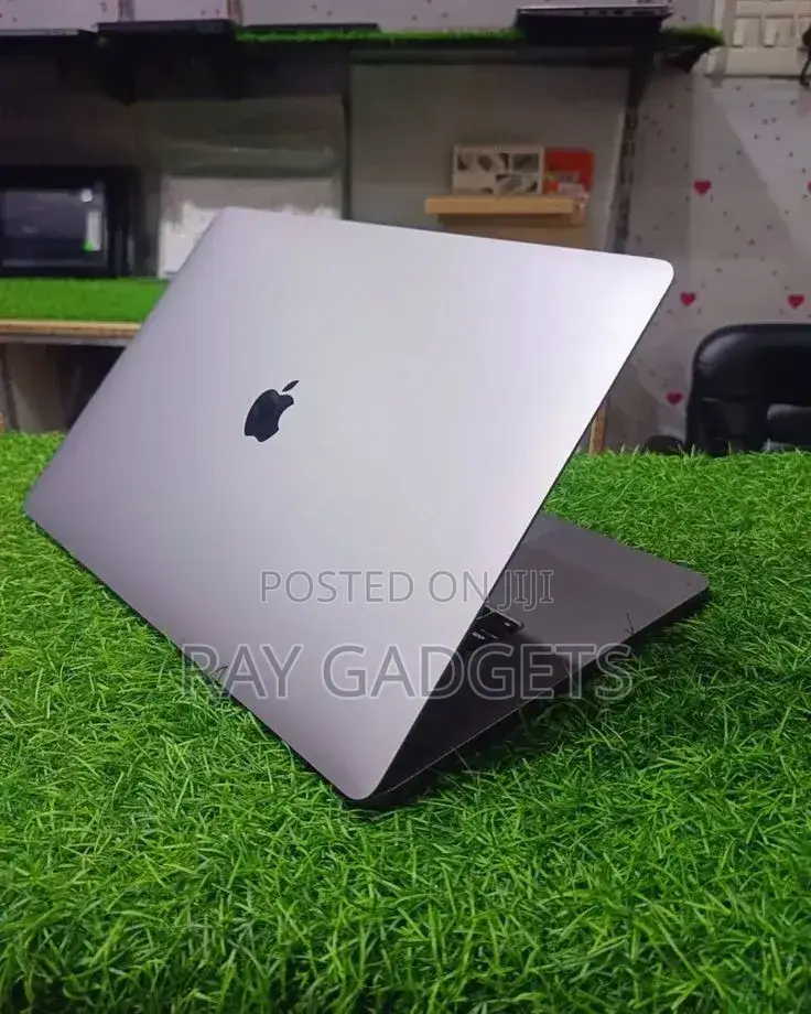 New Laptop Apple MacBook Air 2024 M3 13-inch 16GB Apple M3 SSD 512GB