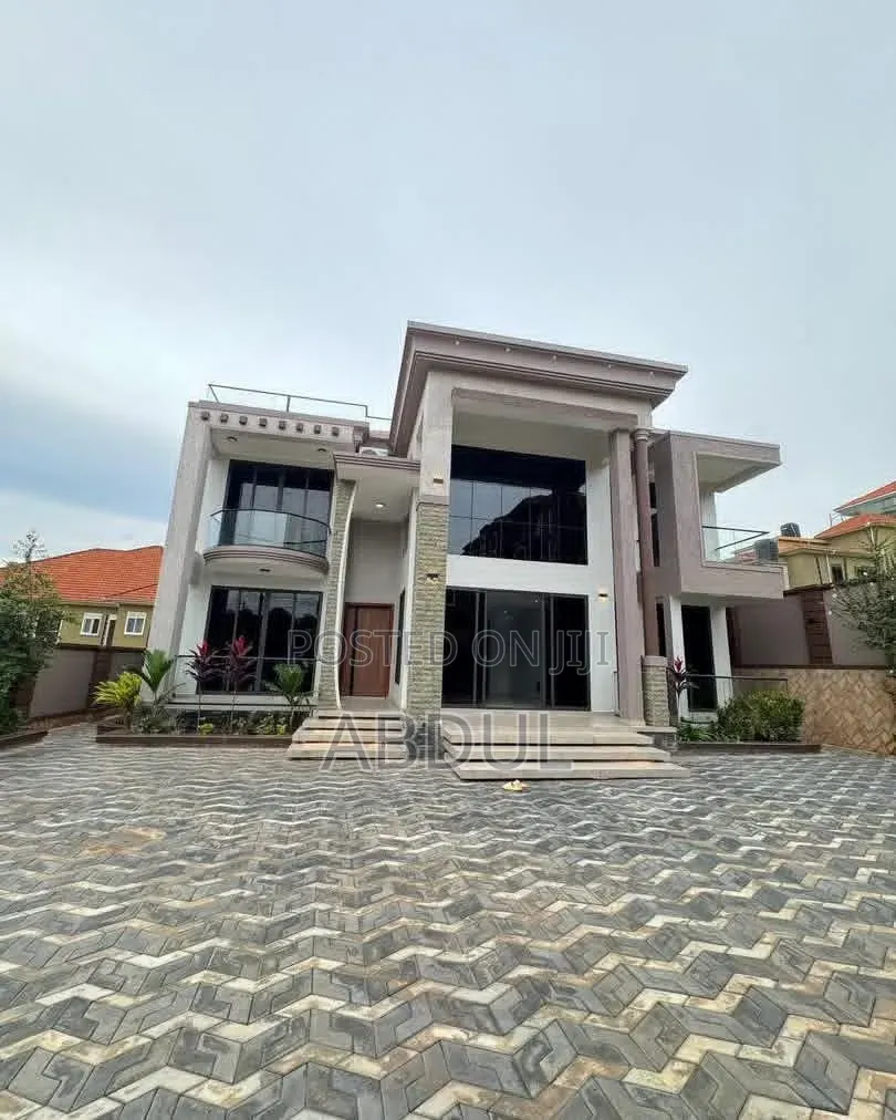 5bdrm Mansion in Kyanja, Nakawa for sale