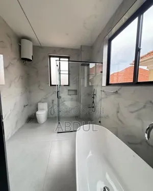 5bdrm Mansion in Kyanja, Nakawa for sale