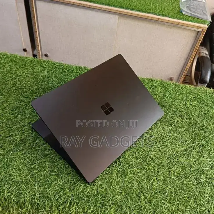 New Laptop Microsoft Surface Laptop 5 8GB Intel Core i5 SSD 256GB