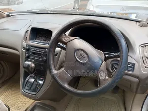 Toyota Harrier 2000 White