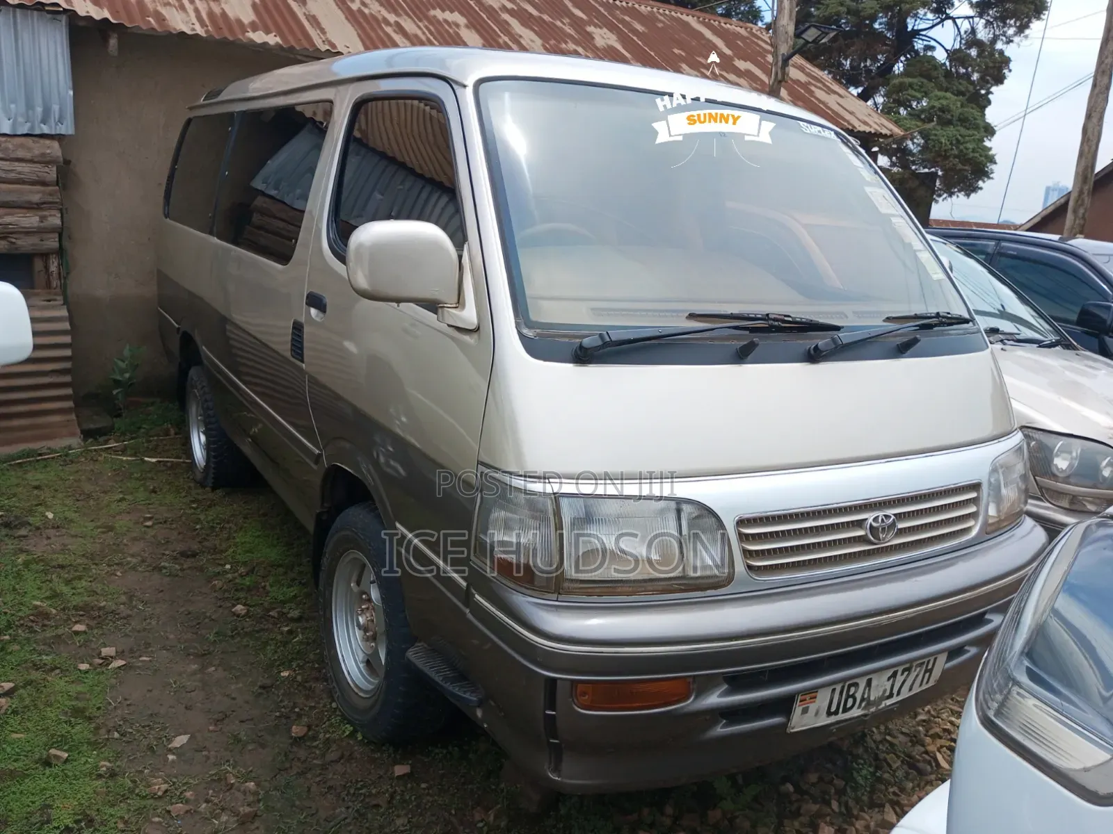 Toyota HiAce 2000 Silver