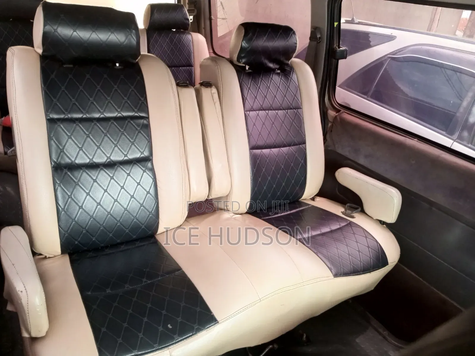 Toyota HiAce 2000 Silver