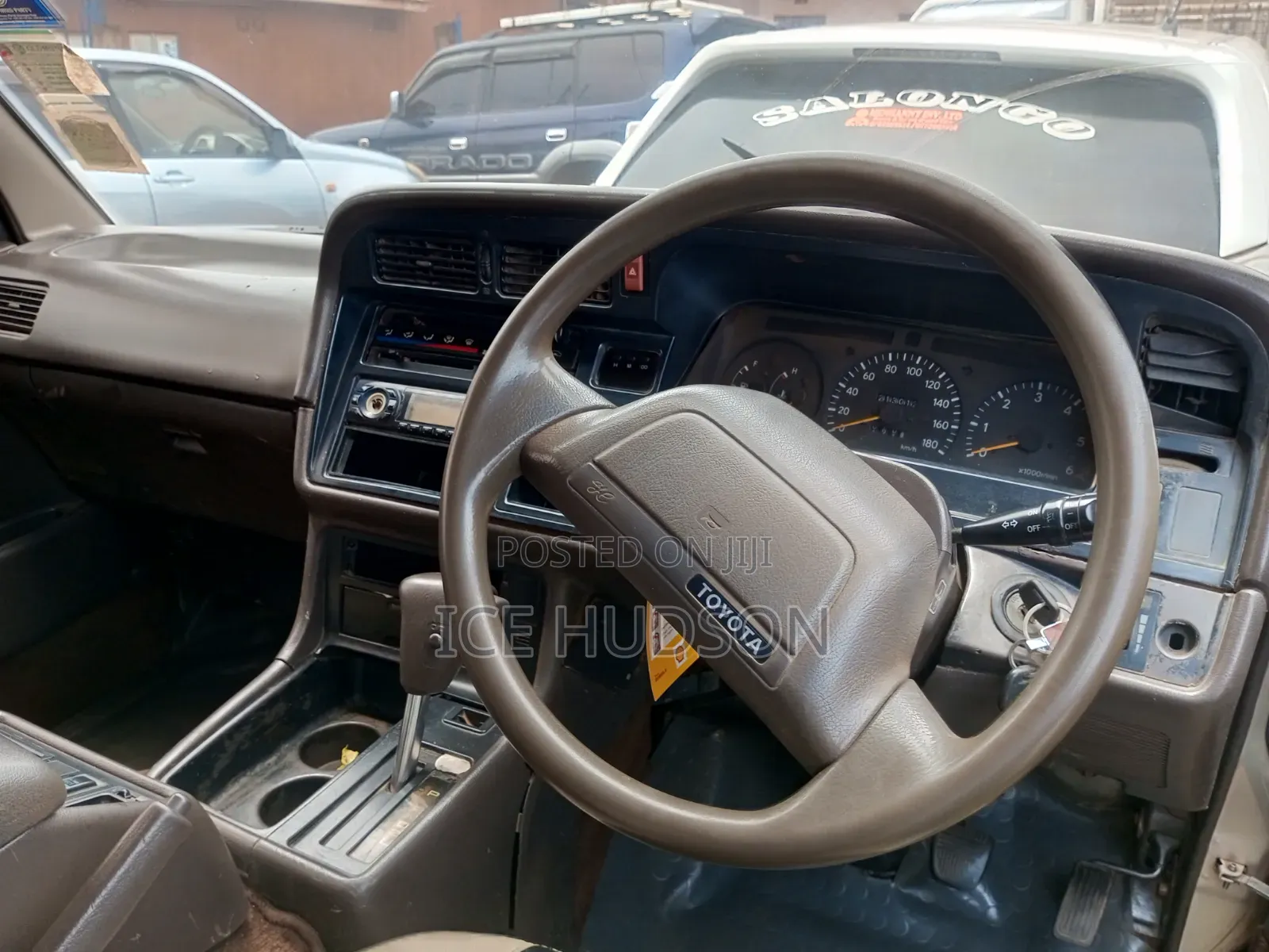 Toyota HiAce 2000 Silver