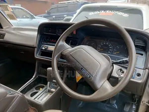 Toyota HiAce 2000 Silver