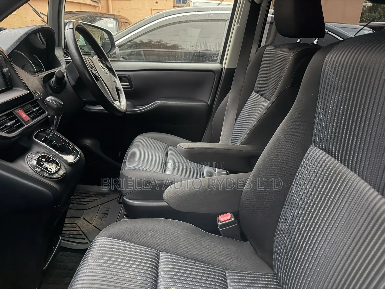 Toyota Noah 2016 Ivory