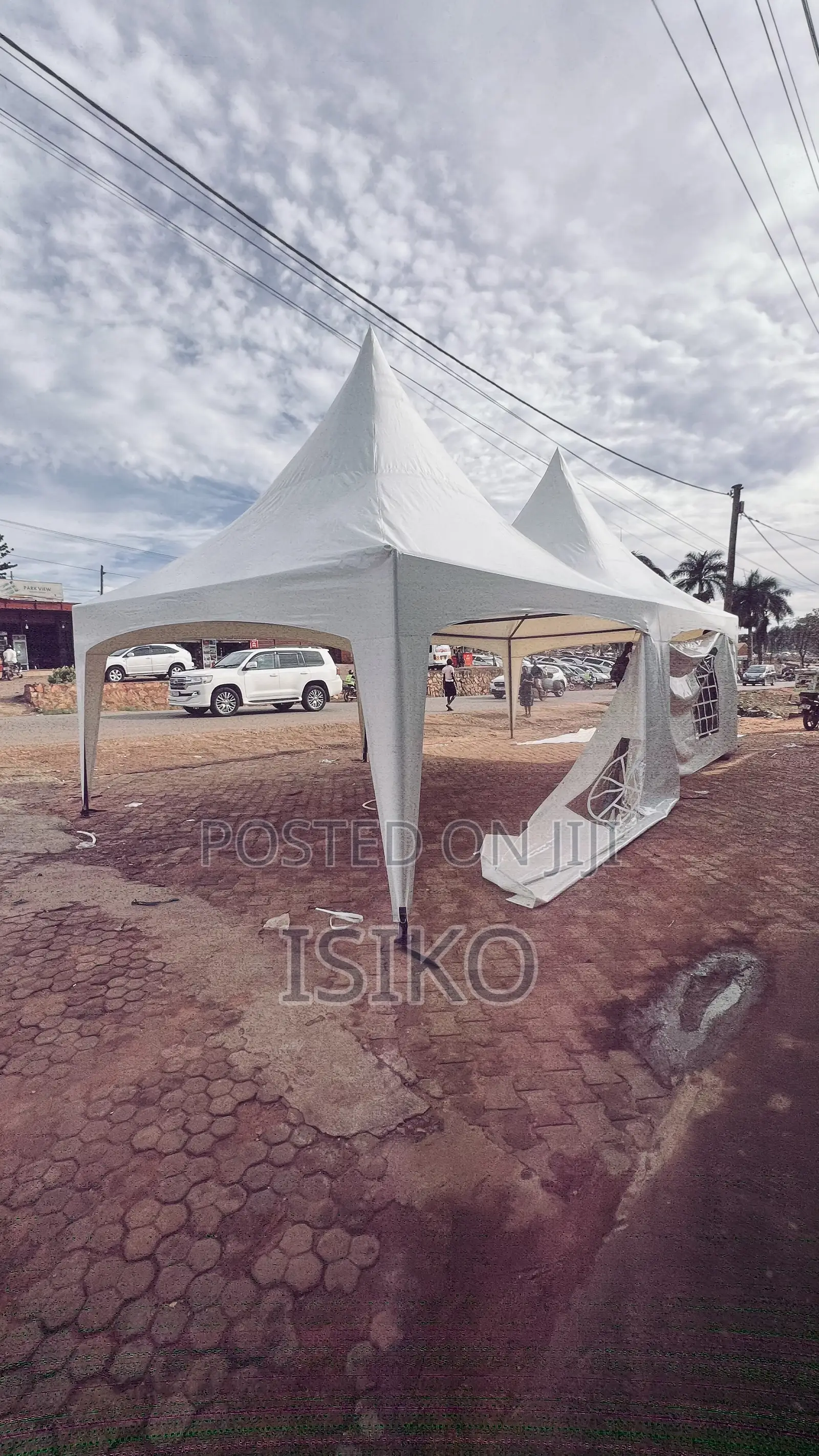 White Butterflied 100 Seater Tent