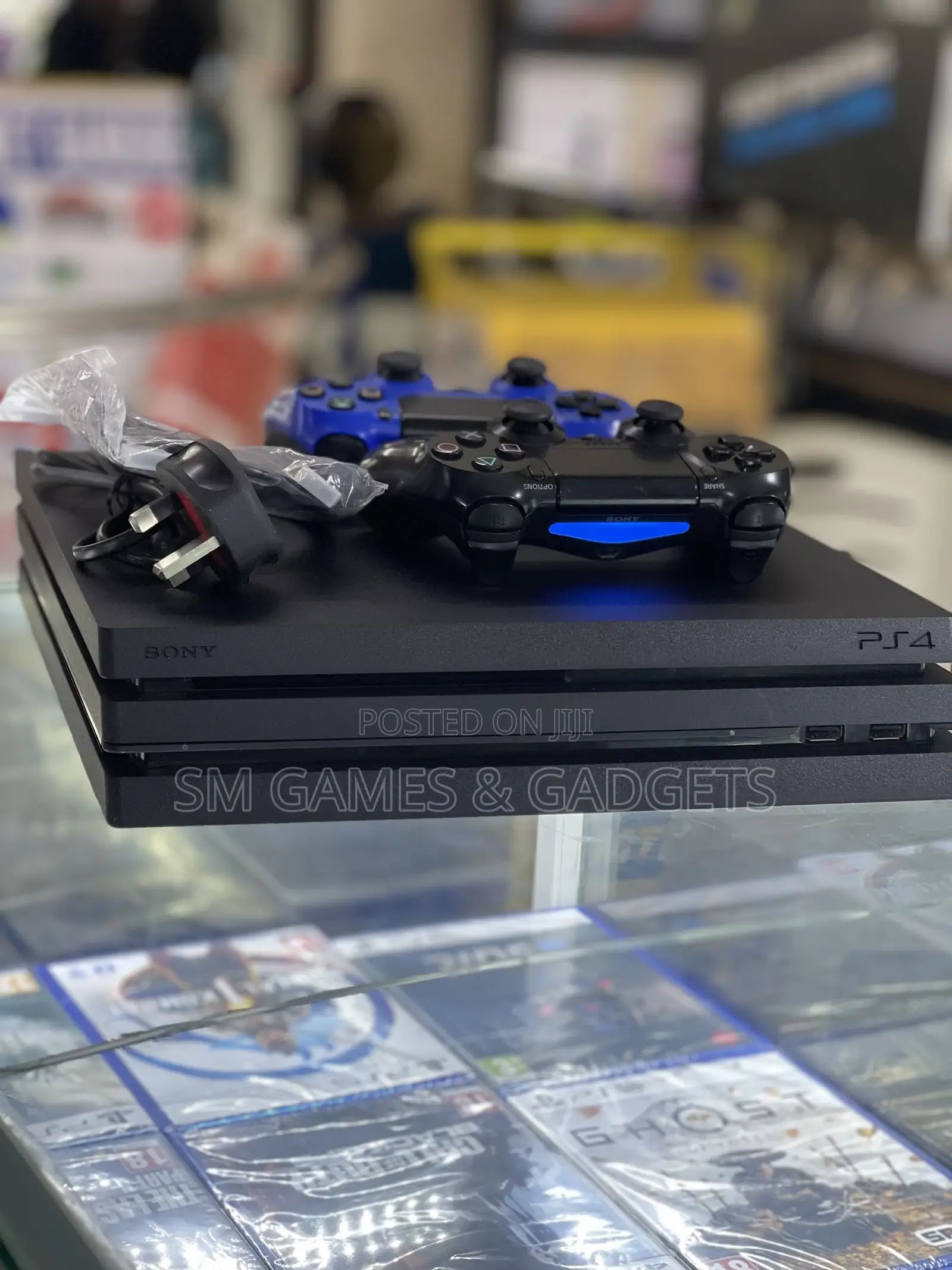 Ps4 Pro (Playstation 4 Pro) Full Set With 2 Controllers and 20 Games