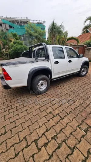 Isuzu D-MAX 2011 White