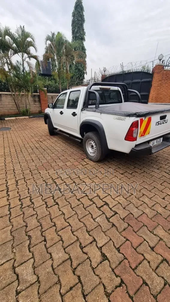 Isuzu D-MAX 2011 White