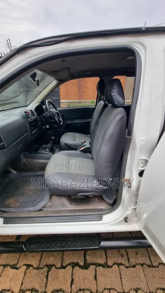 Isuzu D-MAX 2011 White
