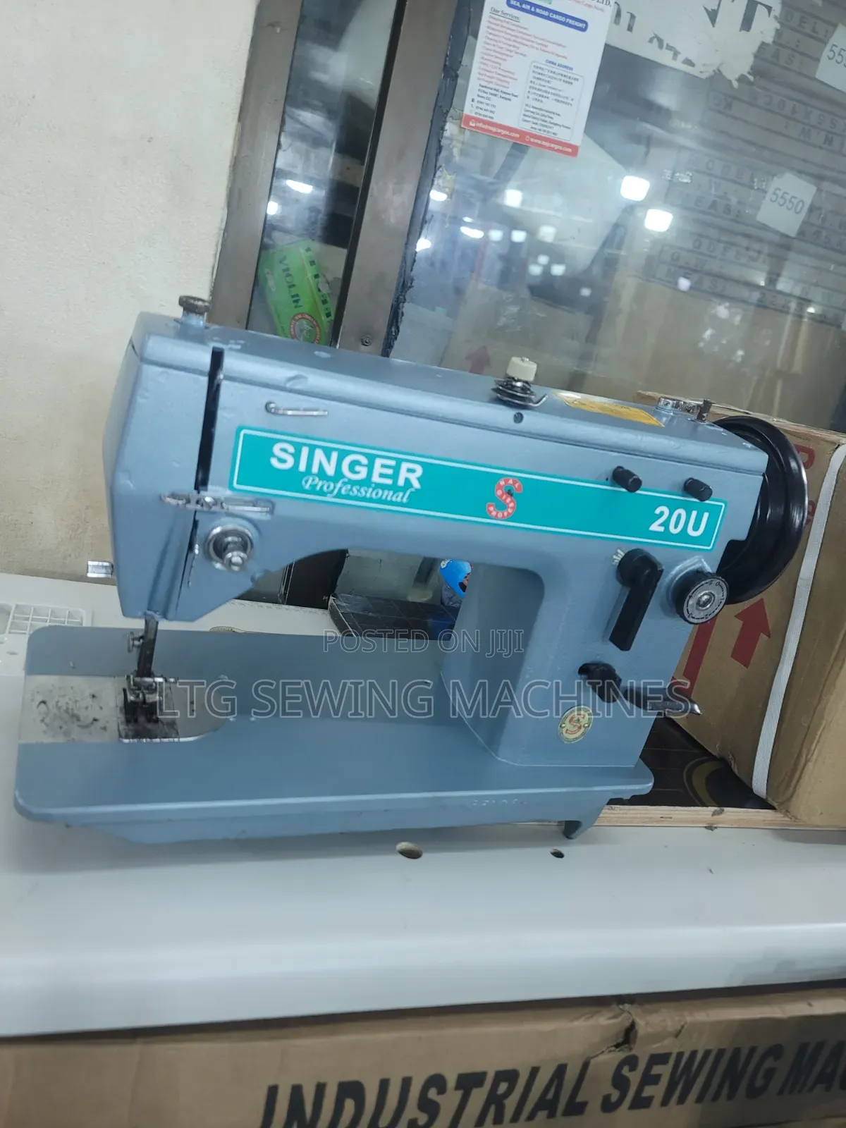 20u Singer Zigzager Sewing Machine